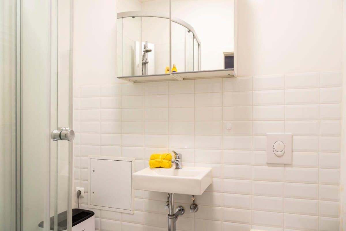 Cosy Two Br Plus Self Checkin Plus Street Parking Berlino Esterno foto