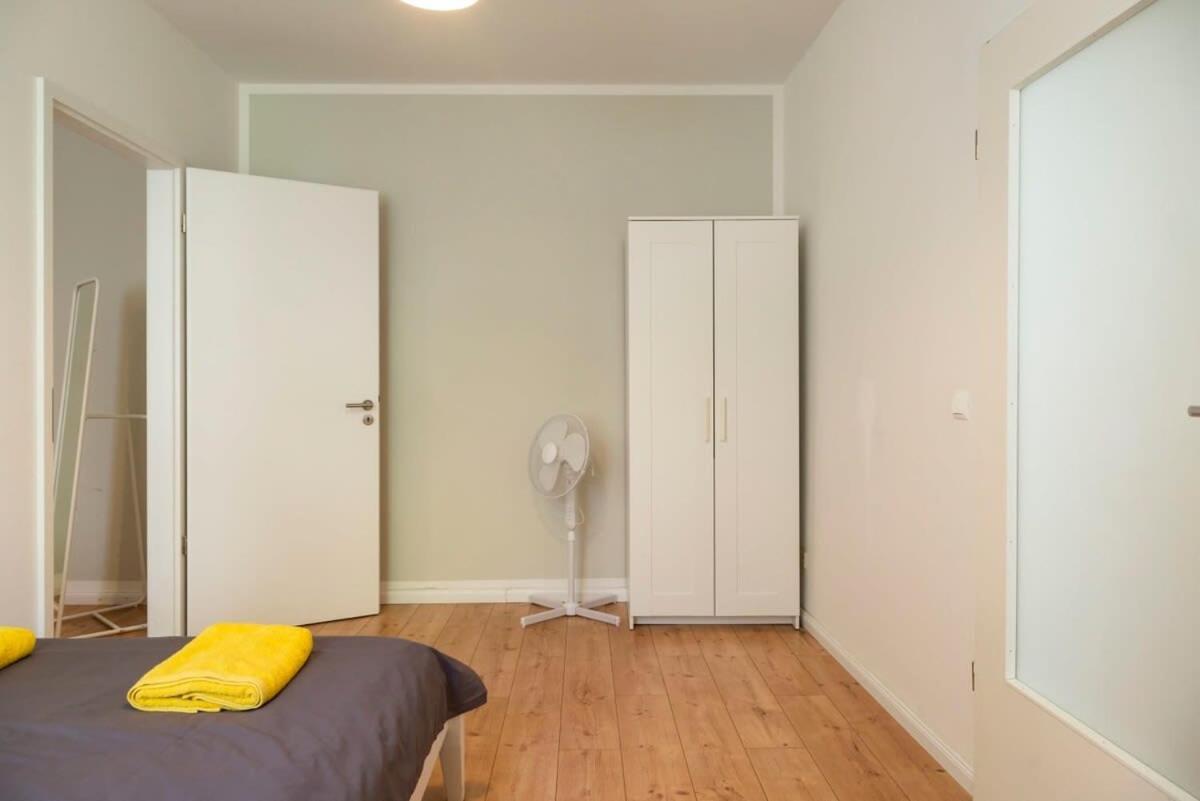 Cosy Two Br Plus Self Checkin Plus Street Parking Berlino Esterno foto